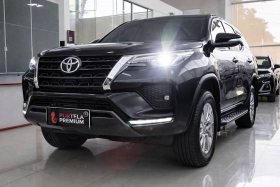TOYOTA HILUX SW4 2.8 D-4D TURBO DIESEL SRX 7L 4X4 AUTOMÁTICO